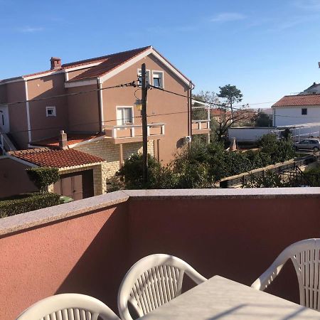Apartment Milka Vir Luaran gambar