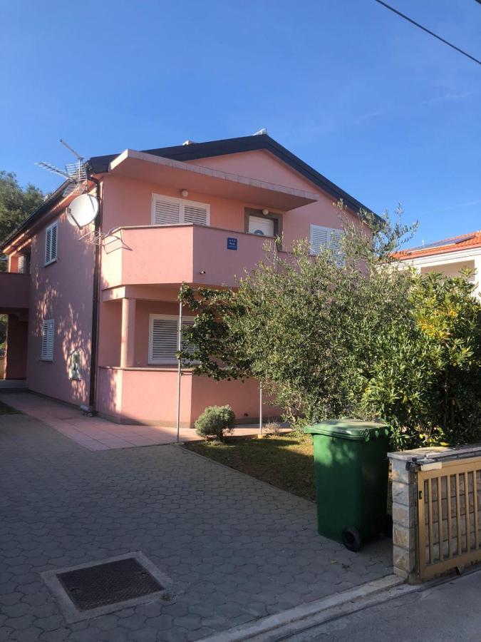 Apartment Milka Vir Luaran gambar