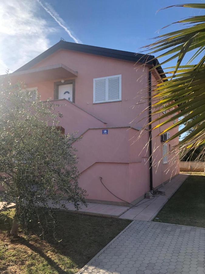 Apartment Milka Vir Luaran gambar