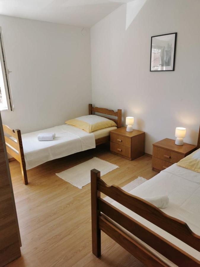 Apartment Milka Vir Luaran gambar